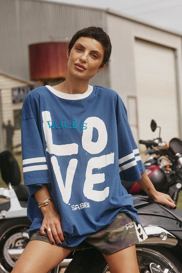 Sabbi - The Very Oversized Love Revolution in Blue