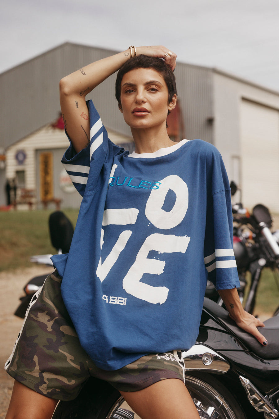 Sabbi - The Very Oversized Love Revolution in Blue