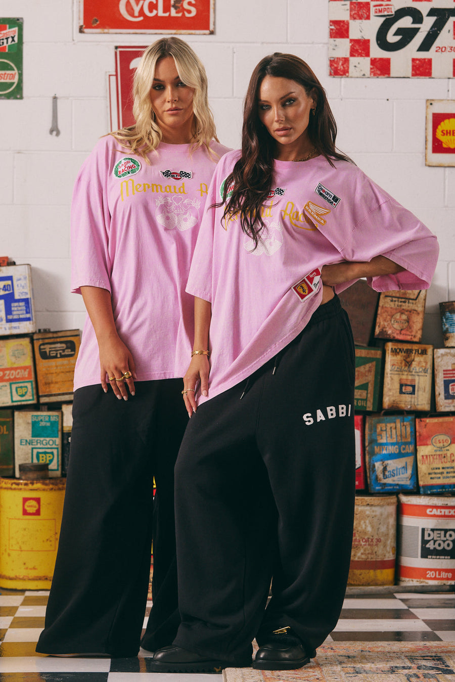 Sabbi - The Very Oversized Racing Badges Tee in Pink