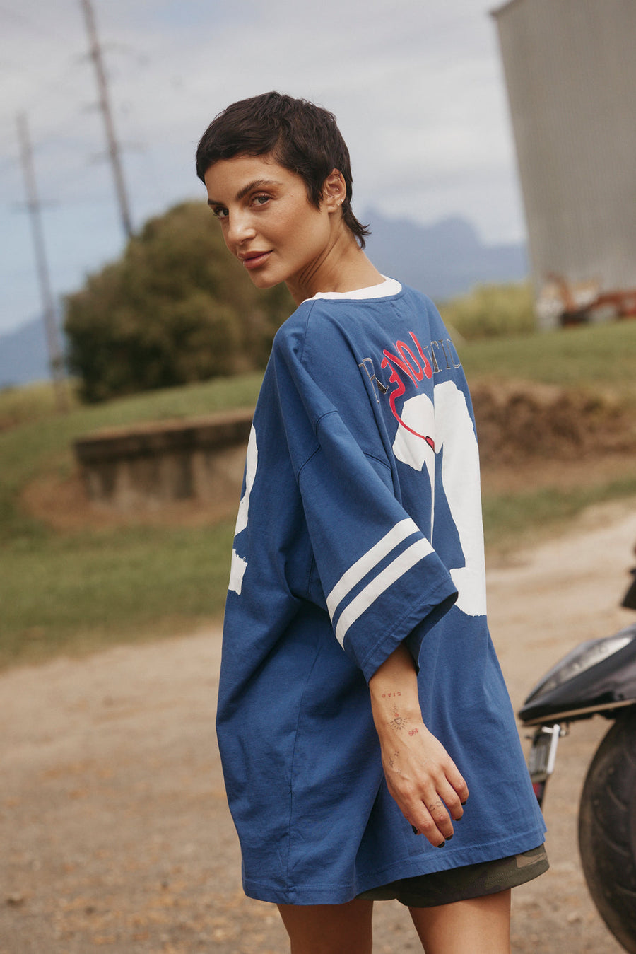 Sabbi - The Very Oversized Love Revolution in Blue