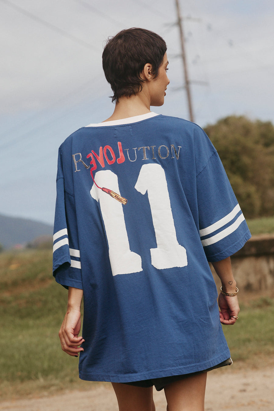 Sabbi - The Very Oversized Love Revolution in Blue