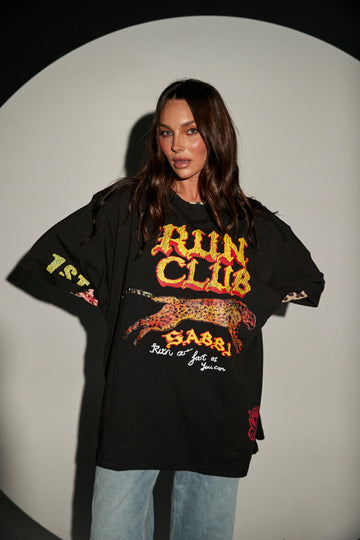 SABBI - Run Club Tee in Black