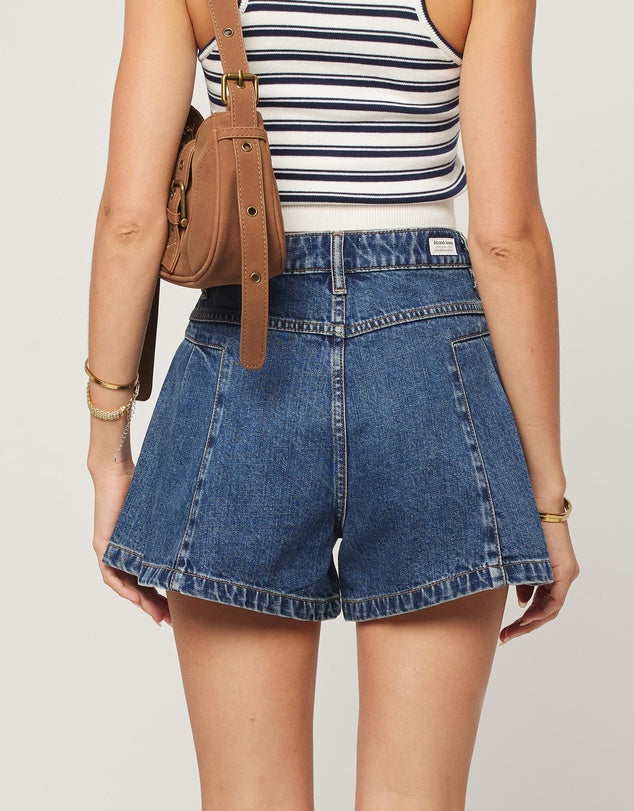 Abrand - 94 Pleated Short Bella in Mid Blue