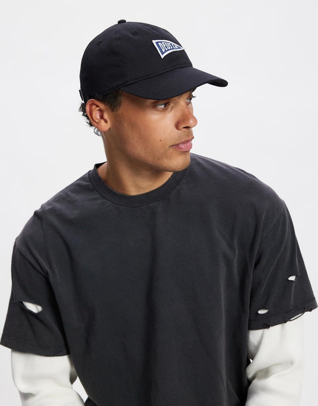DEUS - Campus Cap in Black