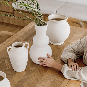 Paola & Joy - Lola Vase in Matte Cream